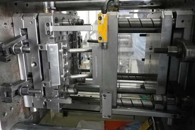 All-electric injection molding machine